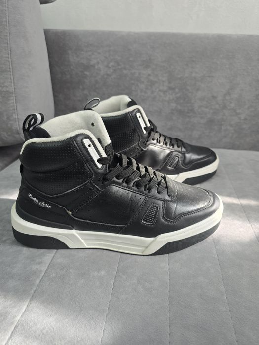 Кроссовки сезон весна-осень