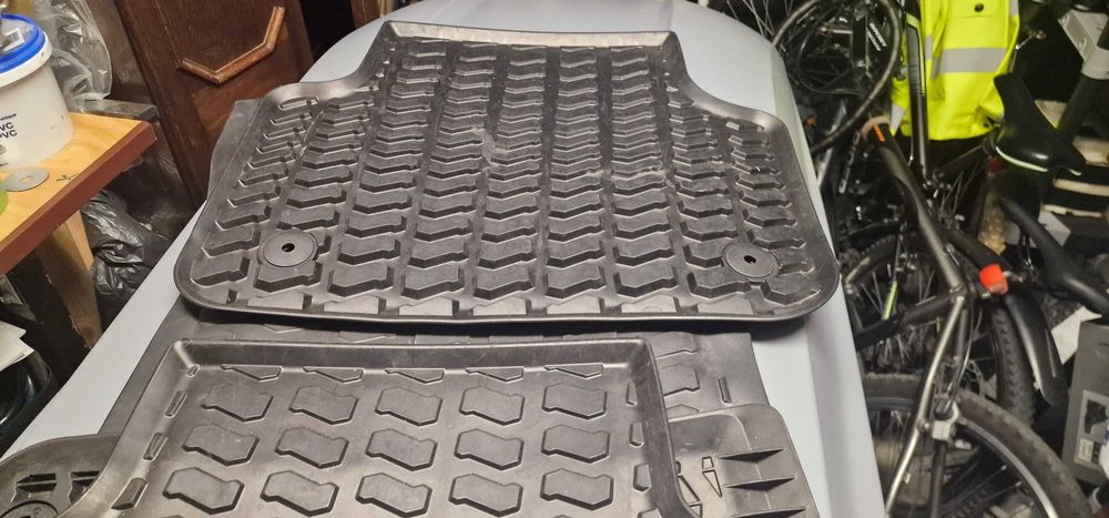 Audi Q7 -гумени стелки