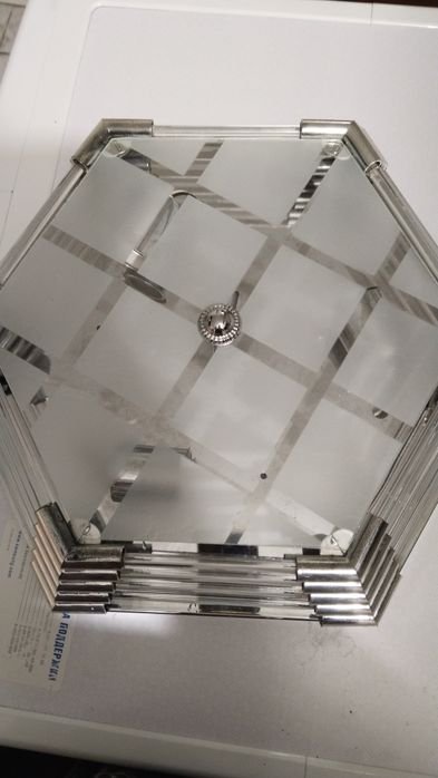 Продам люстру потолочную