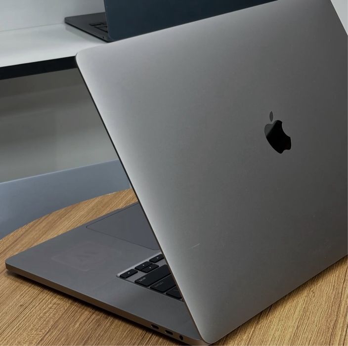 macbook pro 16 i9 second hand si noi de vanzare • Anunturi • OLX.ro