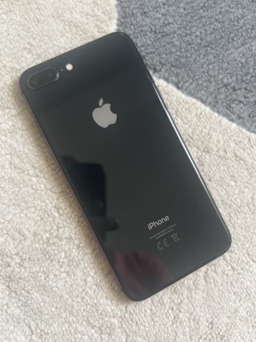 Vand iphone 8 plus liber de retea