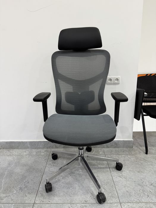 Кресло для офиса и первой рук