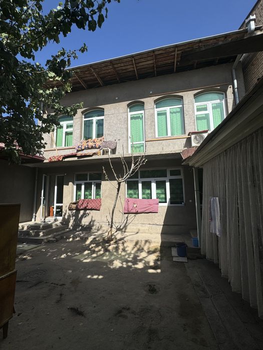 Uchastka sotiladi archa koʻcha oʻptimni orqasida