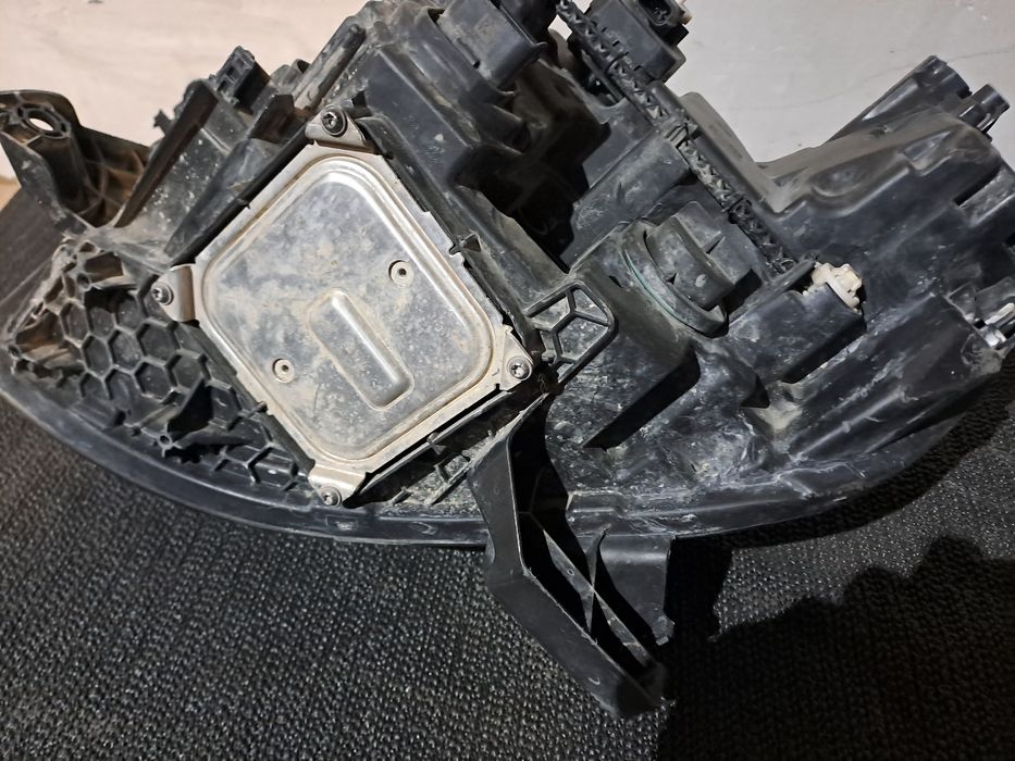 Mercedes X class X470 фар десен LED