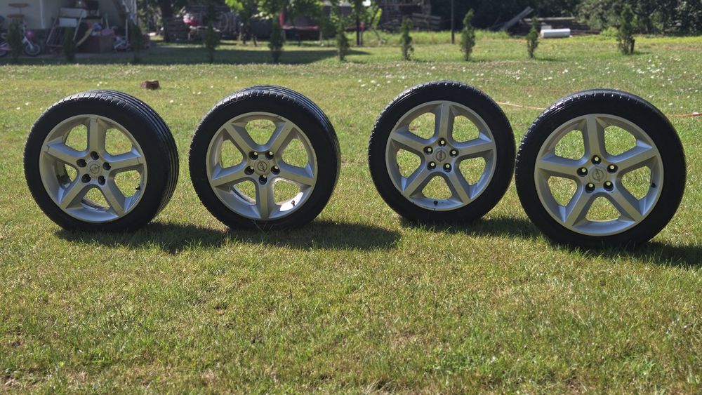Продавам комплект алуминиеви джанти с гуми KUMHO 17"