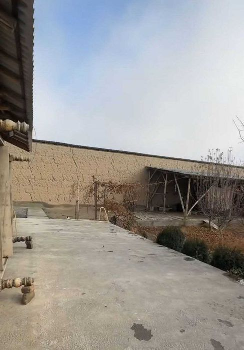 3 хонали, 9,3 сотикдан иборат булган  ховли сотувда