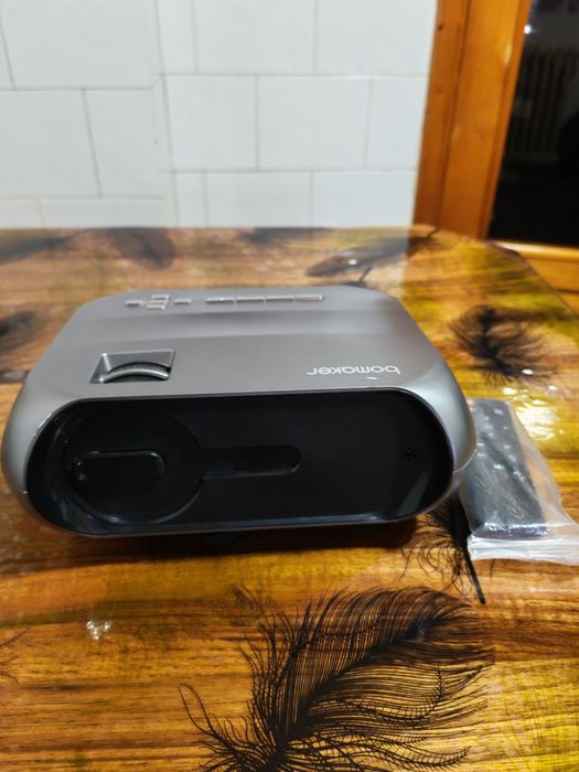 Proiector Bomaker Led,Trepied si ecran 4 k
