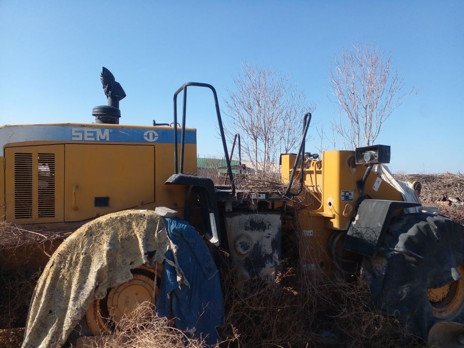 Погрузчик сотилади.3 кубли..12000 y.e