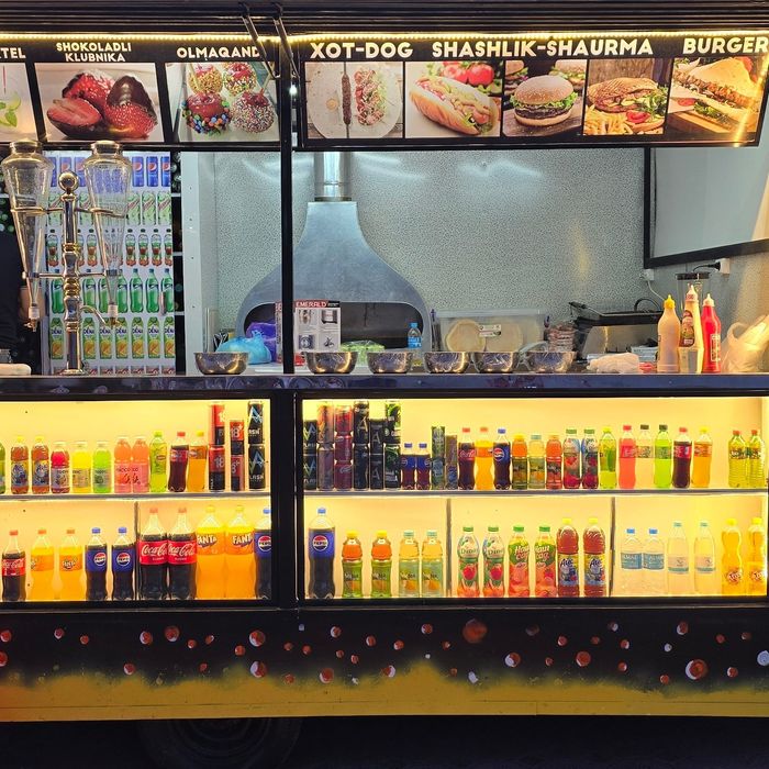 продаётся машина фудтрак в отличном состоянии всем удобствами