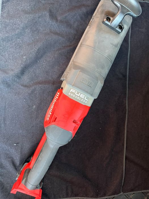 Milwaukee bormasina unghiulara pe acumulator
