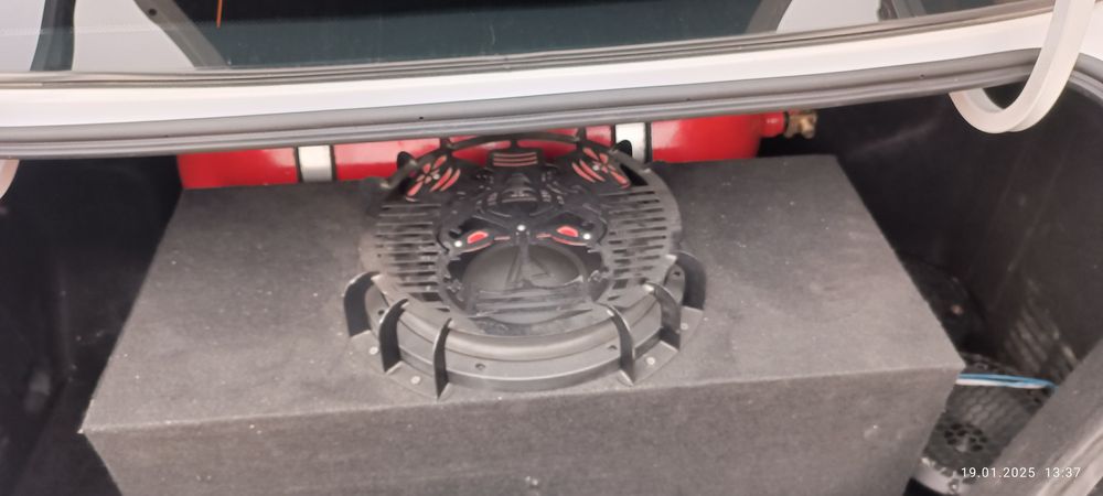 Колонка усилитель комплект сотилади