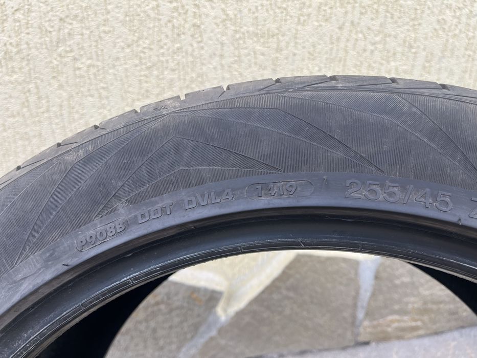 2 бр. летни гуми 255/45/19 Vredestein DOT 1419 5 mm