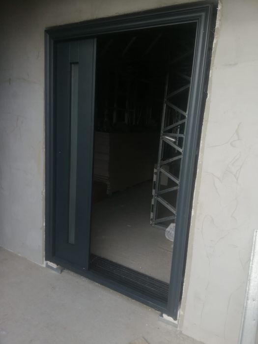 Montaj uși de curte exterior, metalice uși interior  vânzări uși