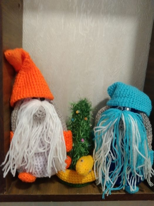 Новогодние сувениры и подарки