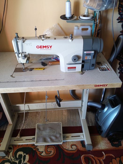 Tikuv mashinasi sotiladi