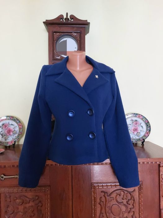 Redus! Taior nou foarte frumos, stofa lana si casmir, captusit