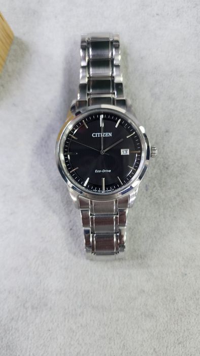 Продам японские кварцевые часы новые CITIZEN .на солнечной батарейке