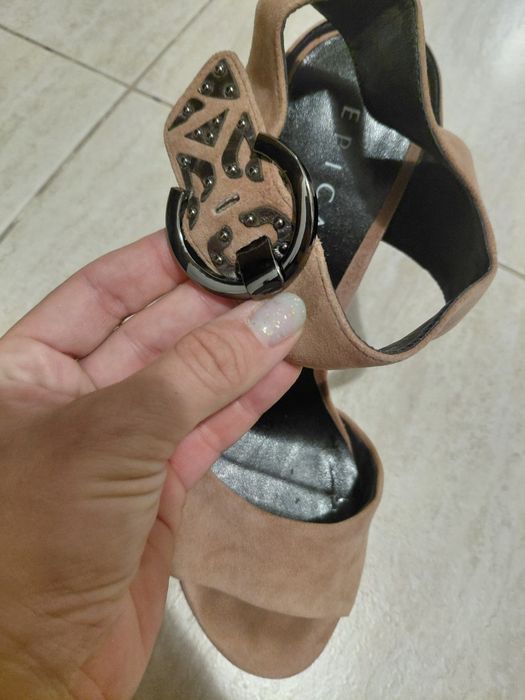 Sandale piele intoarsa cu toc model metalicic