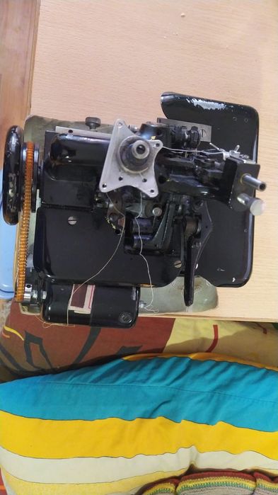 Продам оверлок  Б.У