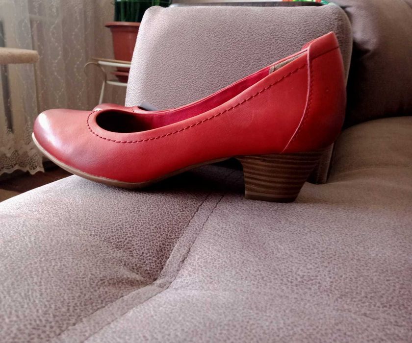 Продам женские туфли