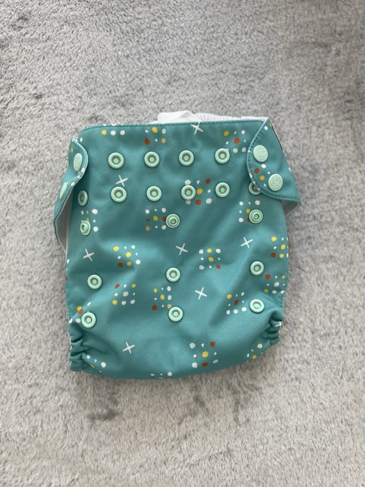 Scutece impermeabile reutilizabile, potrivite pentru bebeluși.