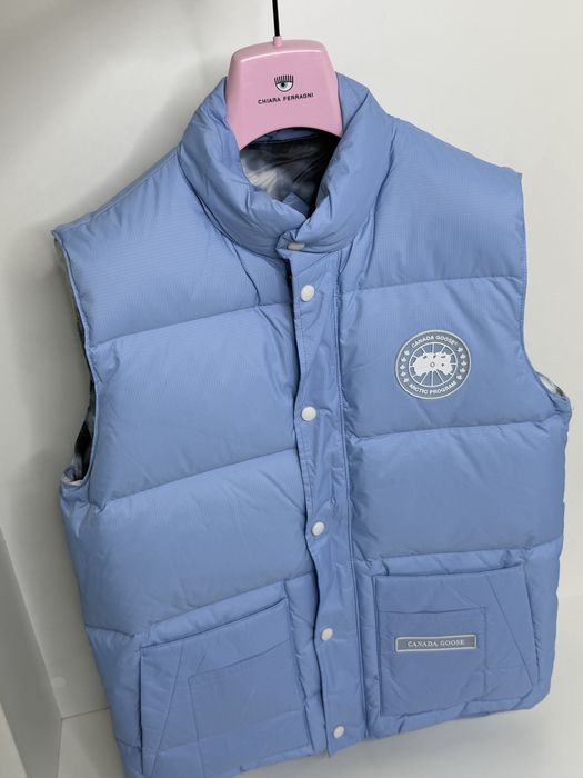 Продам жилет люкс Canada Goose