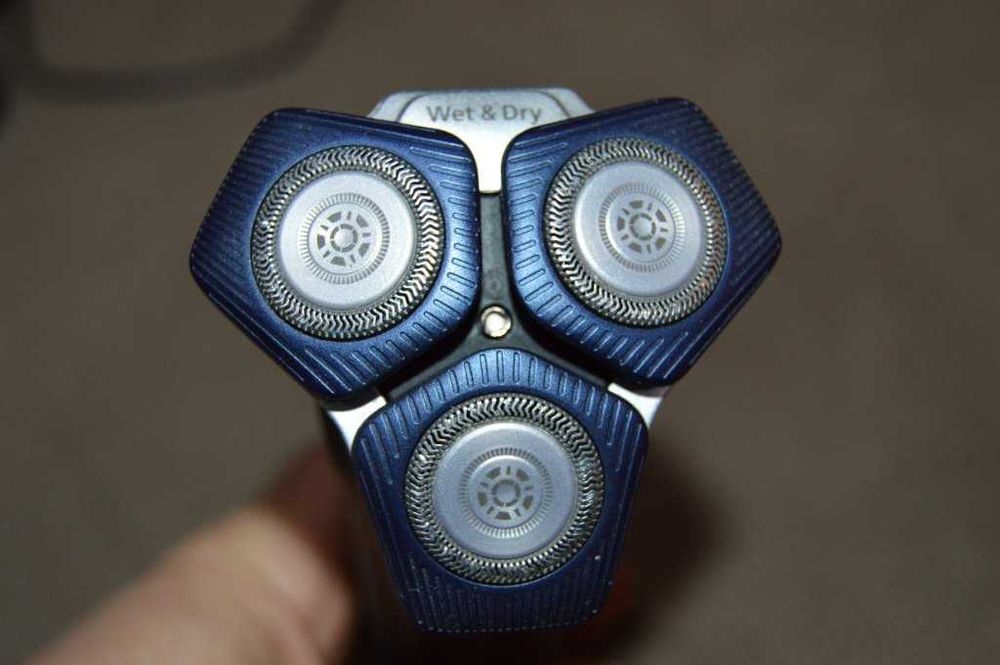 Aparat de ras barbierit Philips seia 7000 model S7887