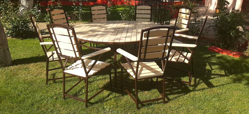 Masa + scaune, gradina.