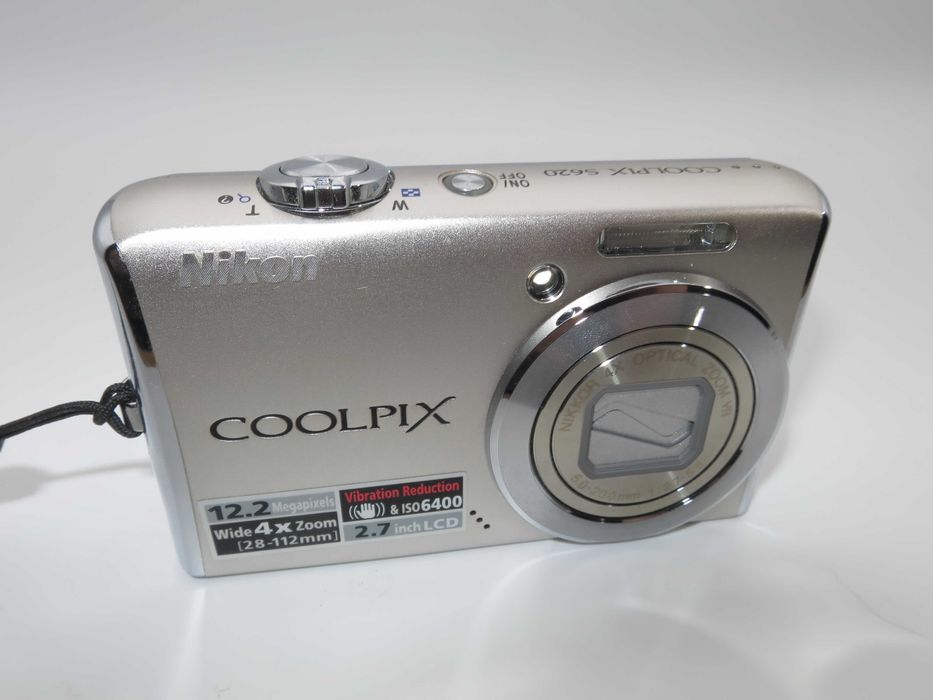 Nikon Coolpix S620 ултра компактен цифров фотоапарат, дигитална камера пълен комплект, като НОВА - тествана и работи отлично