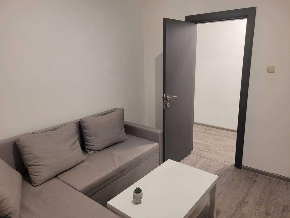 Дава се под наем Тристаен апартамент в София, Център - 62 кв.м за 817.53 € - Снимка #2