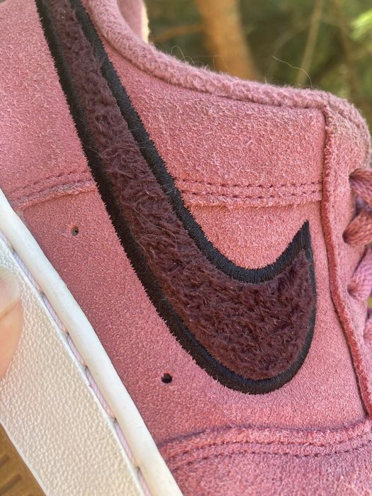 NIKE W AIR FORCE 1 '07 SE Desert Berry/ Black-Burgundy Crush