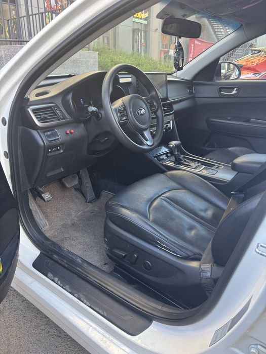 Kia k5.