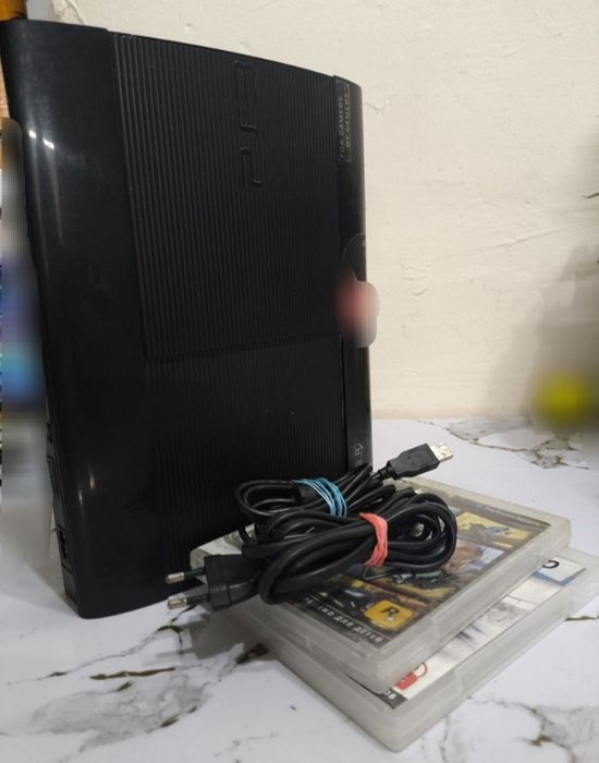 Продаю игровую приставку пс3