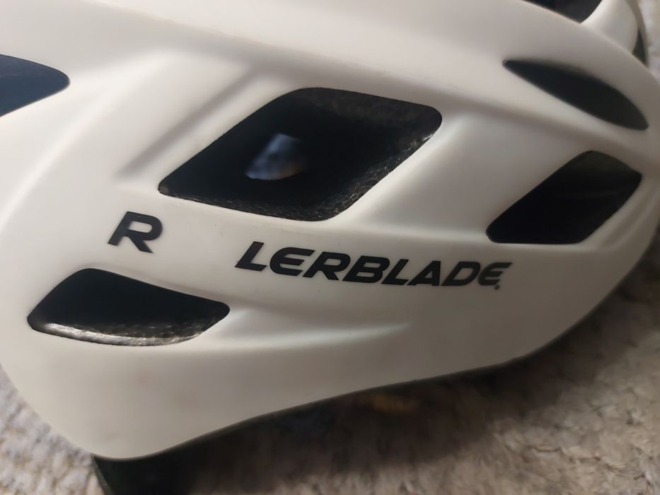 Продам протектор для головы.