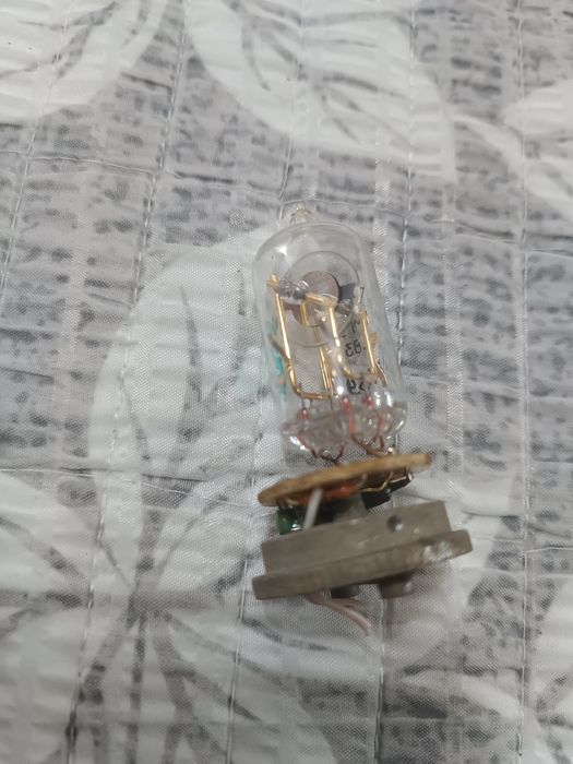 Продается деталь и лампа AU