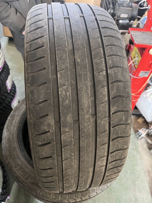 Продам шины на 235/45/18