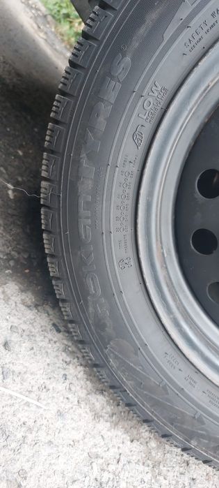 Продам резину с дисками комплект