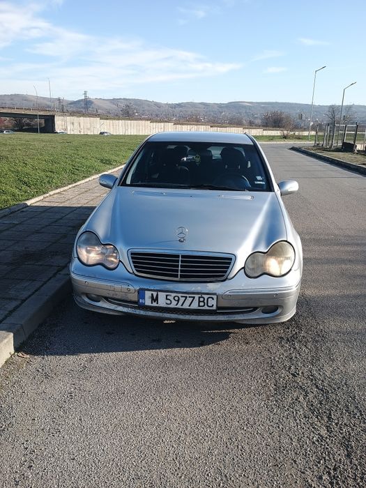 Мерцедес  С220  143 к с