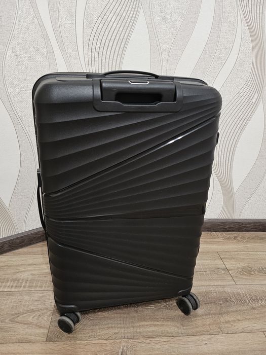 Чёрный большой чемодан