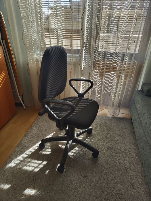 Офис стол за детска стая или офис