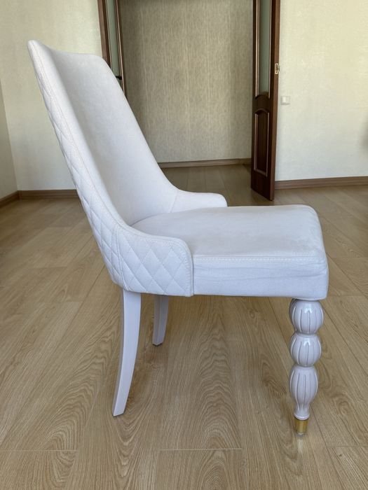 Прадётся мягкие стулья