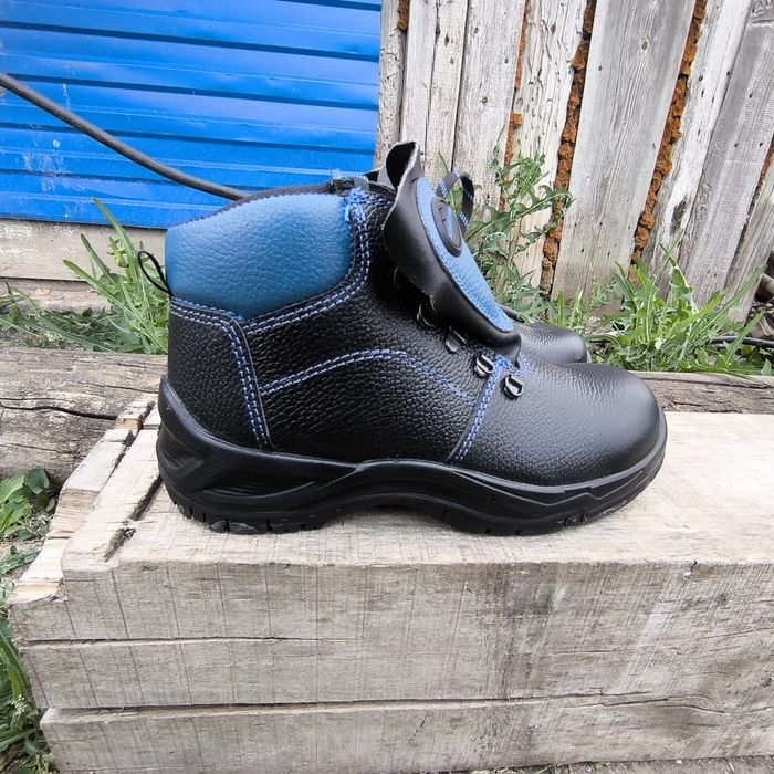 Продам СПЕЦ обувь ,ботинки НОВЫЕ.