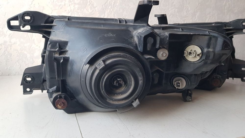 Фары Mitsubishi pajero  Montero
