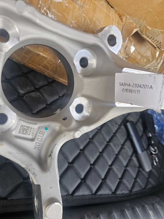 Кулак передний поворотный на BYD SONG PLUS.(левый,правый).