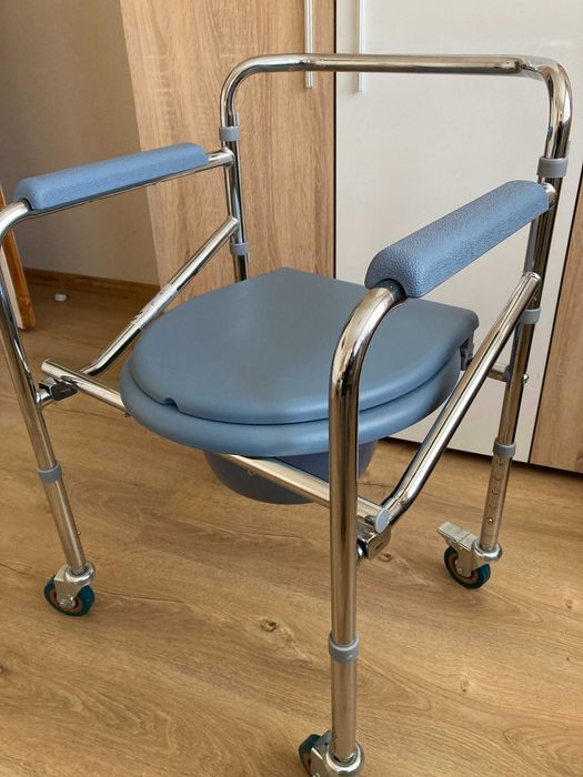 Комбиниран стол за тоалет и баня