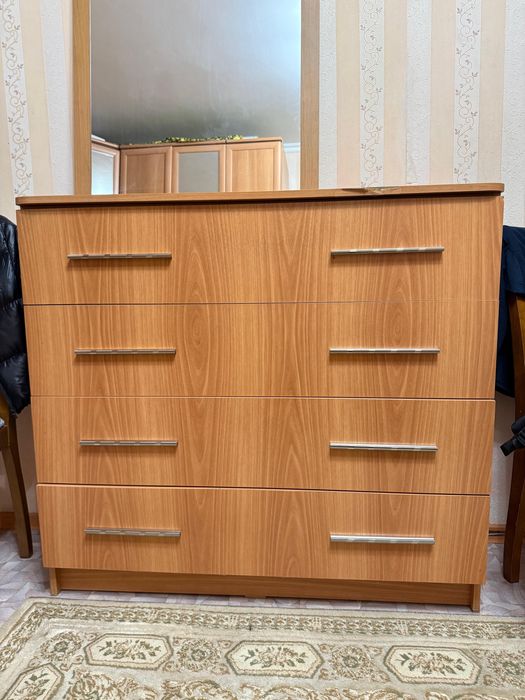 Продается комод деревянный