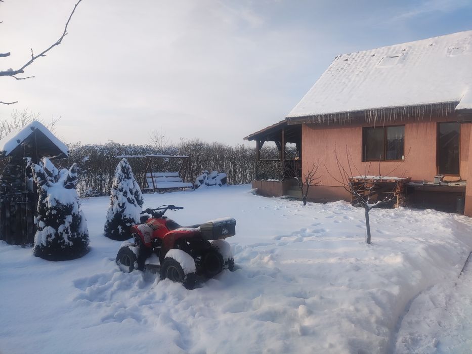 Vînd casă mobilata utilată