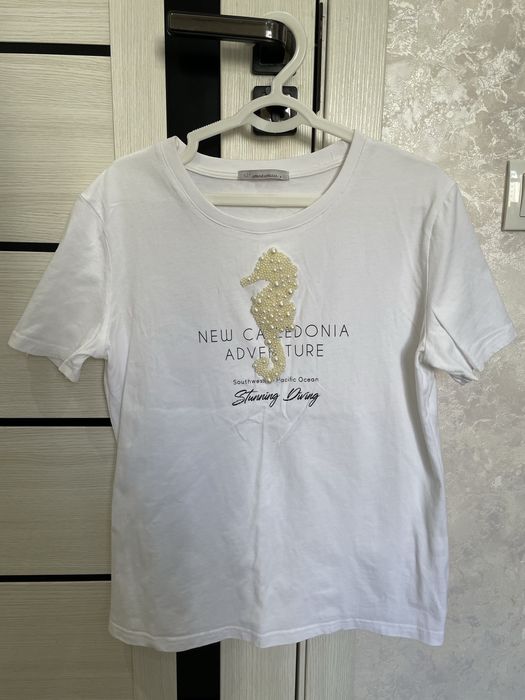 Женская футболка от бренда Selfie