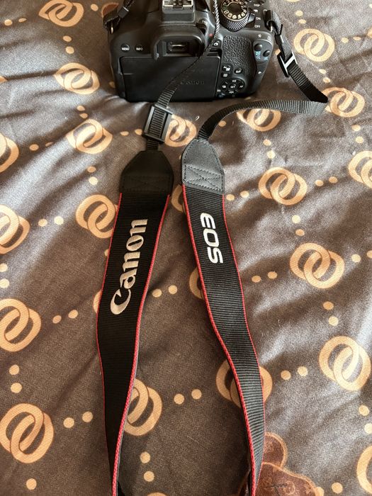 Фотоапарат Canon EOS 800D