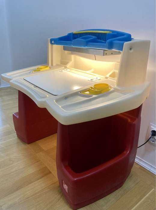Birou / Pupitru copii Step2 Deluxe Art Master + Scaun + Lampă LED